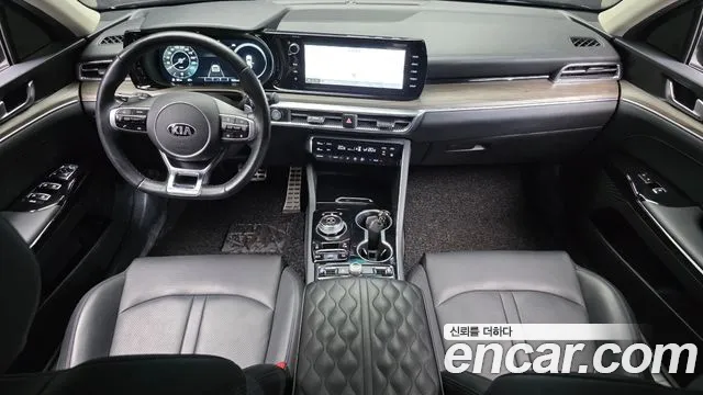 Kia K5 — интерьер