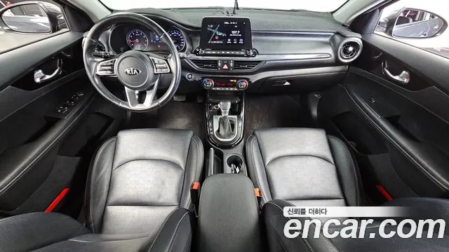 Kia K3 — интерьер