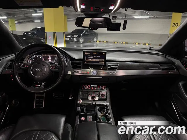 Audi S8 — интерьер