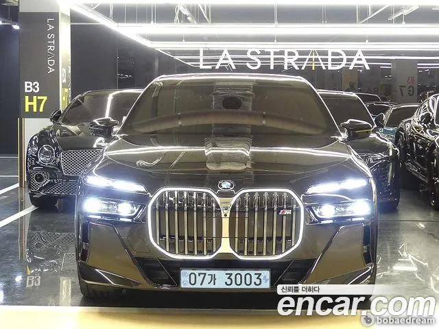 BMW i7