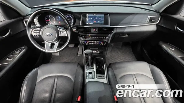 Kia K5 — интерьер