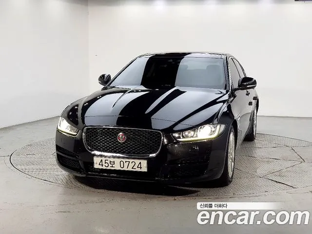 Jaguar XE