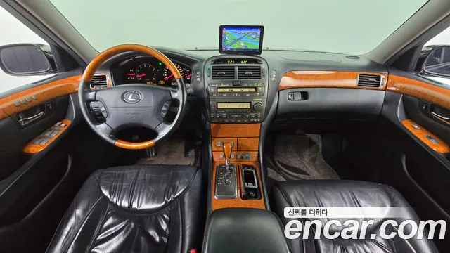 Lexus LS — интерьер