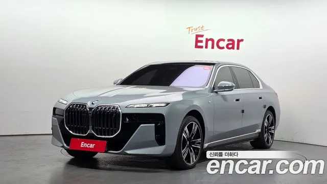 BMW i7