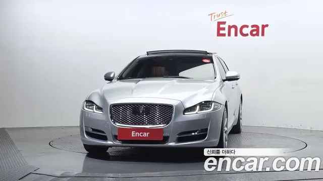 Jaguar XJ