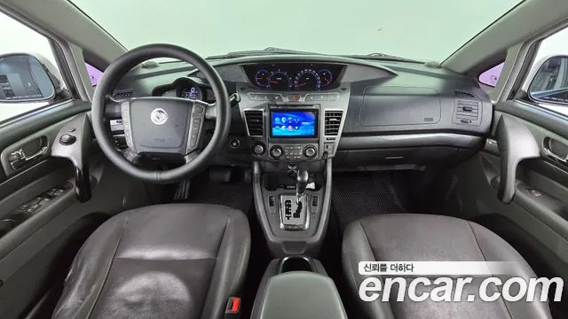 KG Mobility Korando — интерьер