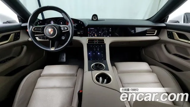 Porsche Taycan — интерьер