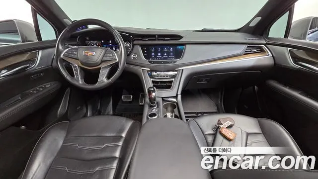 Cadillac XT5 — интерьер