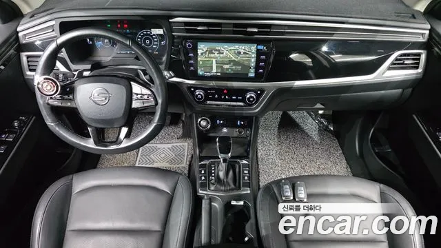 KG Mobility Korando — интерьер