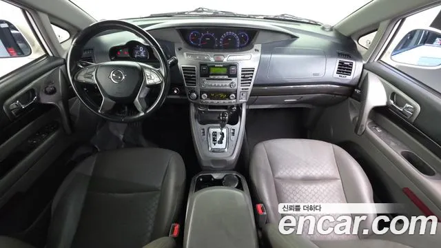 KG Mobility Korando — интерьер