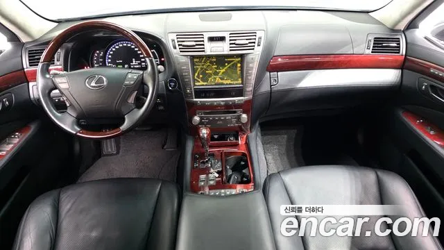 Lexus LS — интерьер