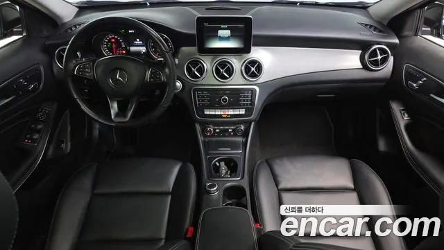 Mercedes-Benz GLA-класс — интерьер