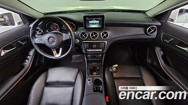 Mercedes-Benz GLA-класс — интерьер
