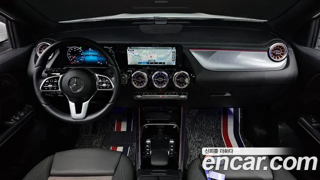 Mercedes-Benz EQA — интерьер