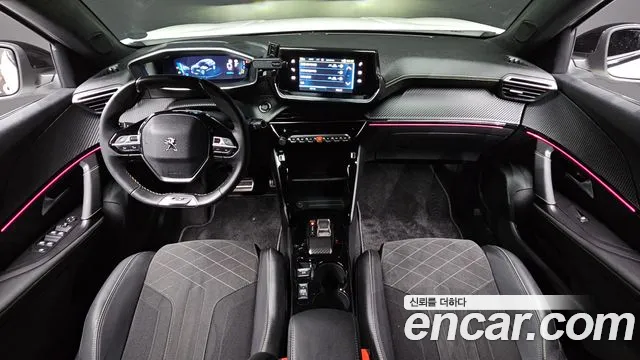 Peugeot 2008 — интерьер