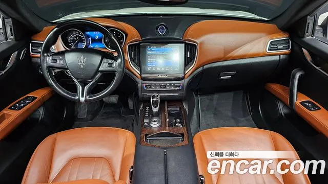 Maserati Ghibli — интерьер