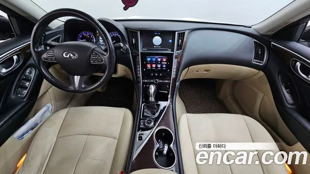 Infiniti Q50 — интерьер