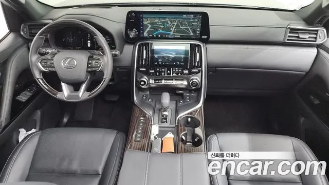 Lexus LX — интерьер