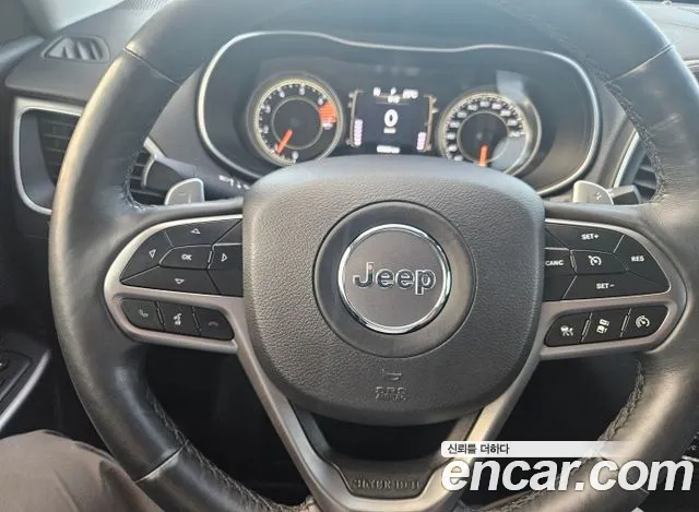 Jeep Cherokee — интерьер