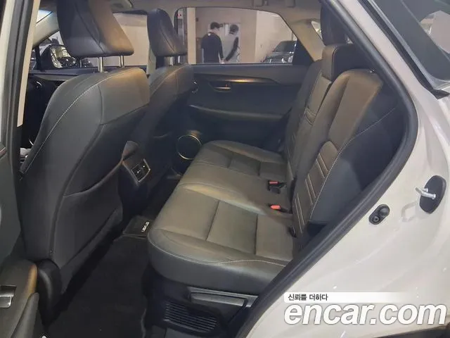 Lexus NX — интерьер