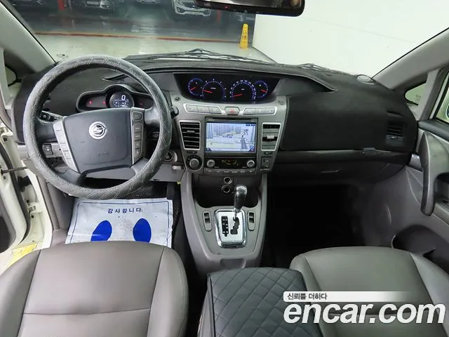 KG Mobility Korando — интерьер