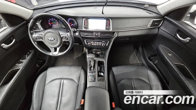 Kia K5 — интерьер