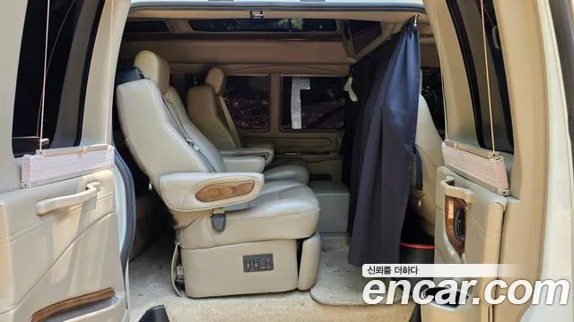 Chevrolet Express Van — интерьер