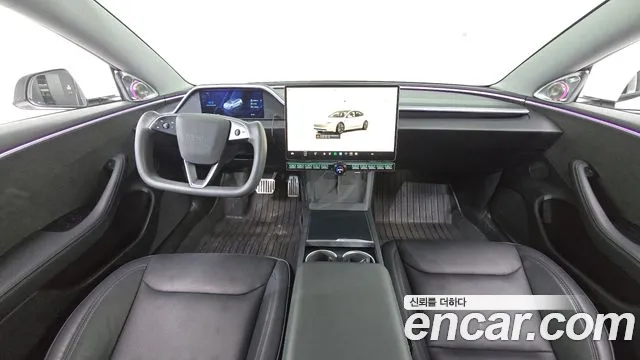 Tesla Model 3 — интерьер