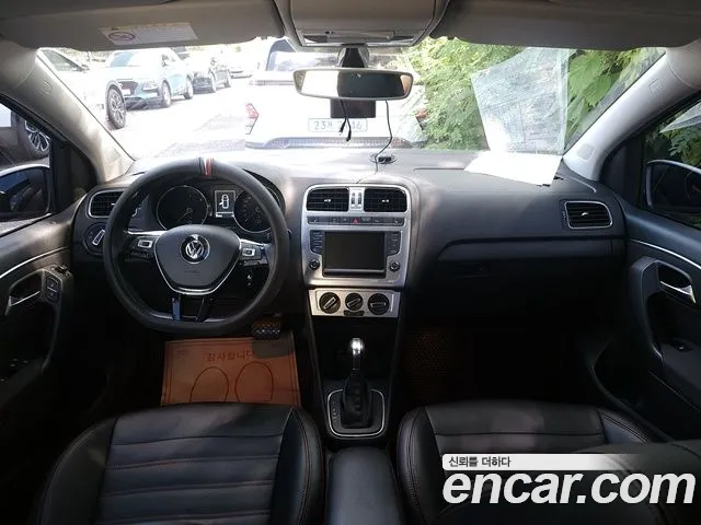 Volkswagen Polo — интерьер