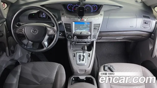 KG Mobility Korando — интерьер