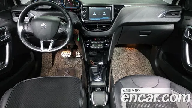 Peugeot 2008 — интерьер