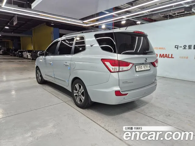KG Mobility Korando — интерьер