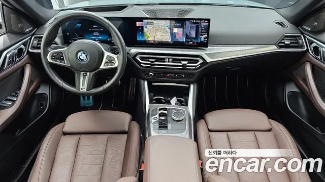 BMW i4 — интерьер
