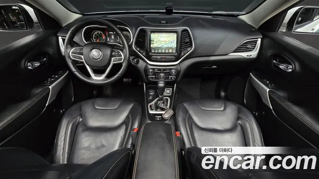 Jeep Cherokee — интерьер
