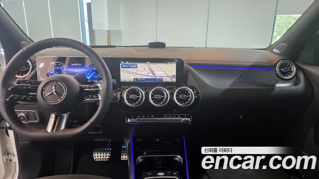 Mercedes-Benz EQA — интерьер