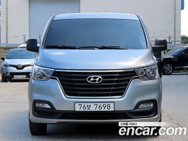Hyundai Starex