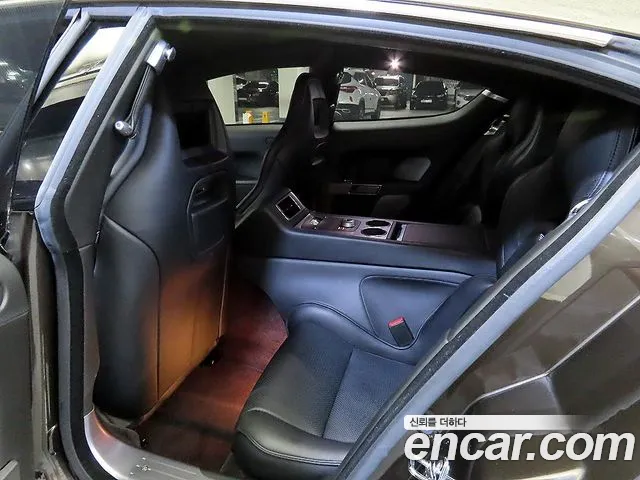 Aston Martin Rapide — интерьер