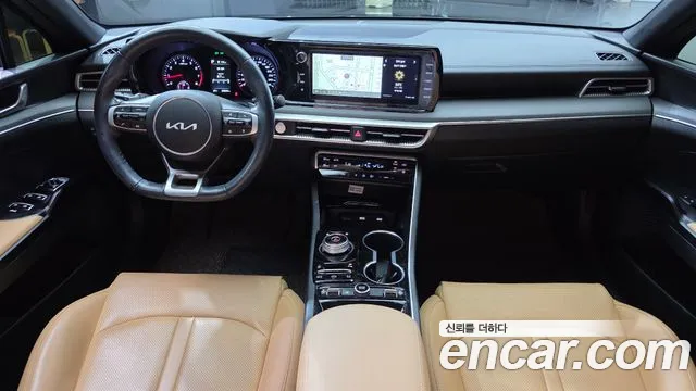 Kia K5 — интерьер