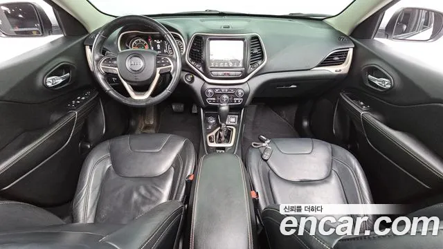 Jeep Cherokee — интерьер