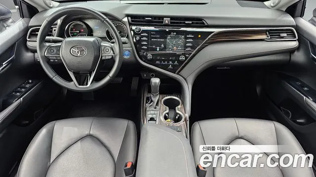 Toyota Camry — интерьер