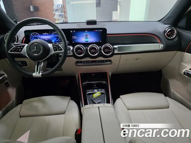 Mercedes-Benz EQB — интерьер