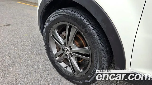 KG Mobility Korando — интерьер