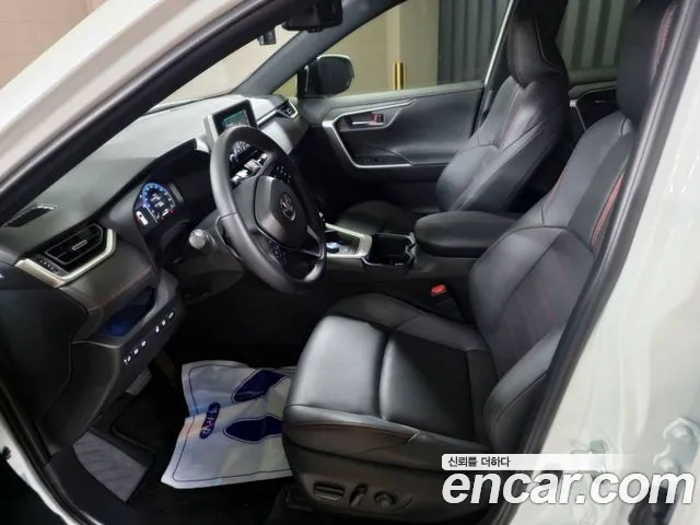 Toyota RAV4 — интерьер