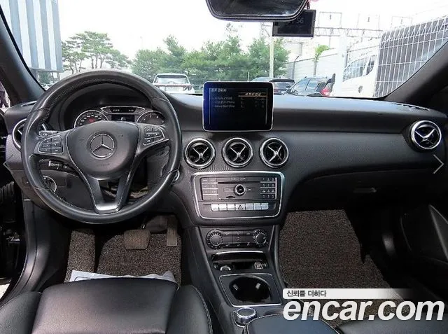 Mercedes-Benz A-класс — интерьер
