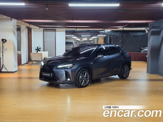 Lexus UX — экстерьер