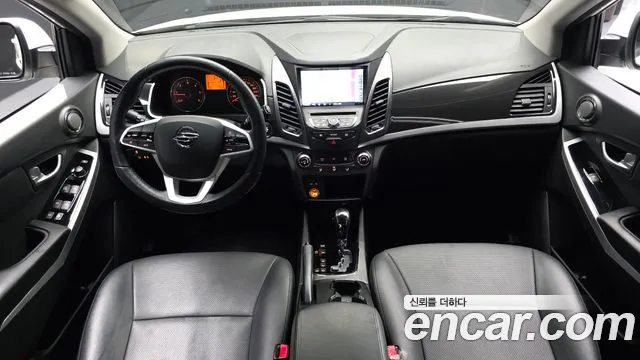 KG Mobility Korando — интерьер