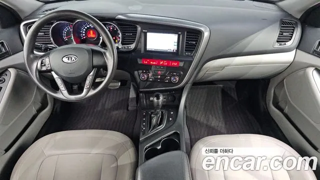 Kia K5 — интерьер