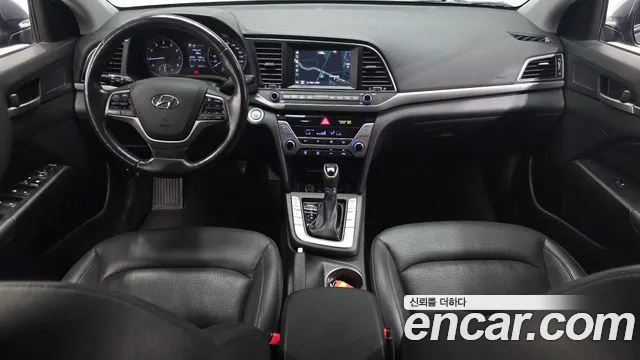 Hyundai Elantra — интерьер