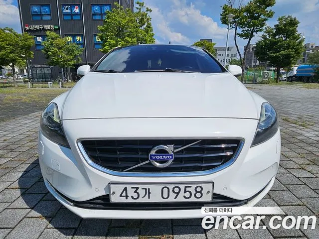 Volvo V40 — экстерьер
