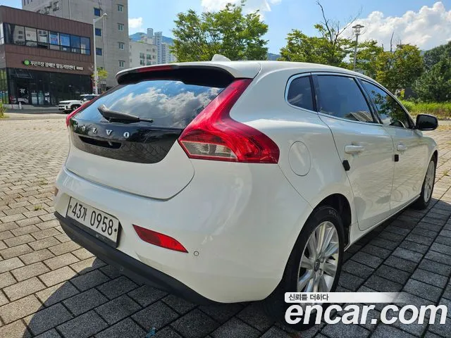 Volvo V40 — интерьер